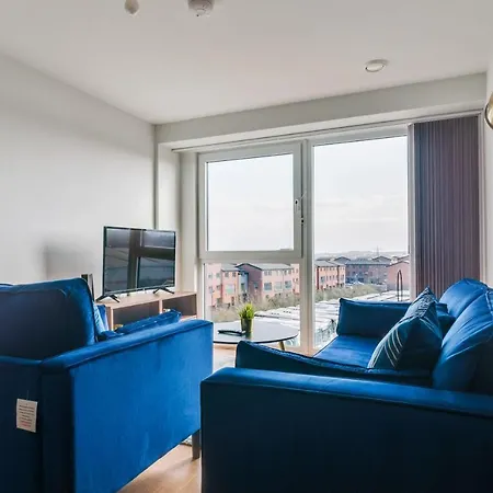 Lovely Riverside 2 Bed *