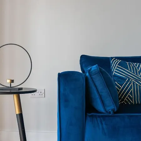 Lovely Riverside 2 Bed * Leeds (West Yorkshire)