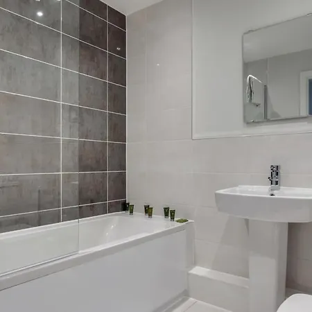 Lovely Riverside 2 Bed * Leeds (West Yorkshire)