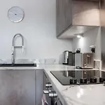 Lovely Riverside 2 Bed Leeds (West Yorkshire)
